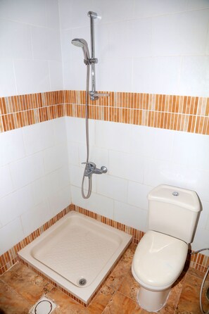 Shower, free toiletries, hair dryer, towels - Aqaba Adventure Divers Village (Aqaba)
