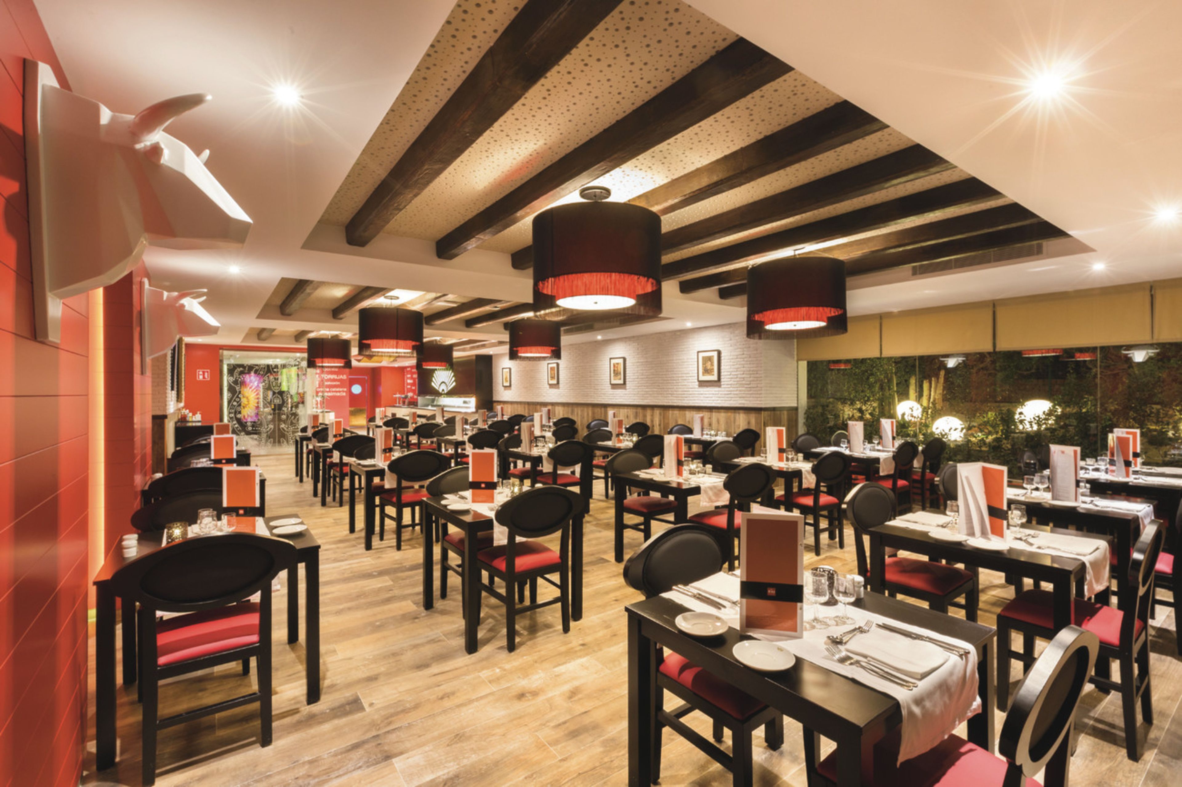 3 Restaurants; Frühstück und Abendessen werden serviert