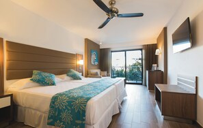 Quarto casal grand, sacada | Cofres nos quartos, berços grátis, Wi-Fi de cortesia, roupa de cama