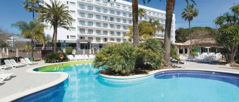 Indoor pool, 3 outdoor pools, pool umbrellas, sun loungers