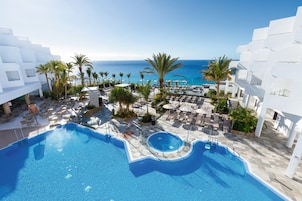 Outdoor pool, pool umbrellas, sun loungers