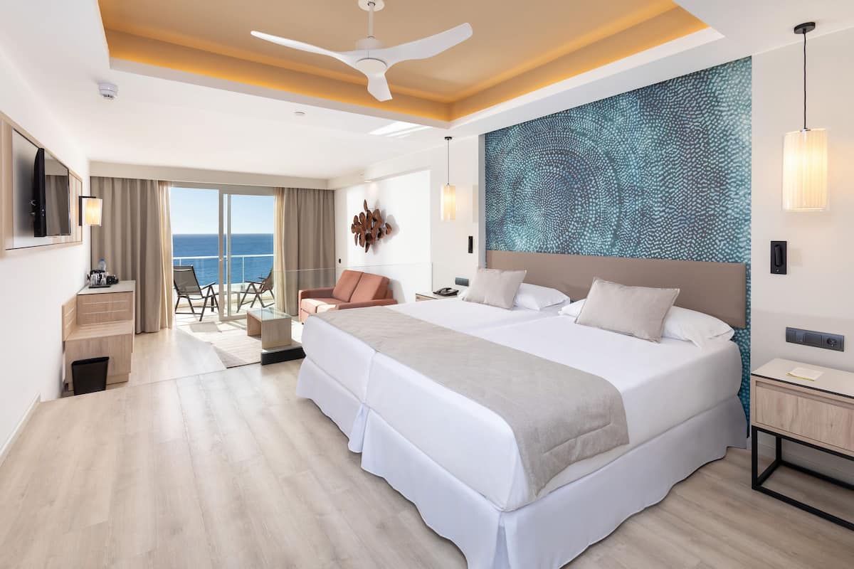 Double Room, Balcony, Ocean View | 1 bedroom, minibar, iron/ironing board, free WiFi