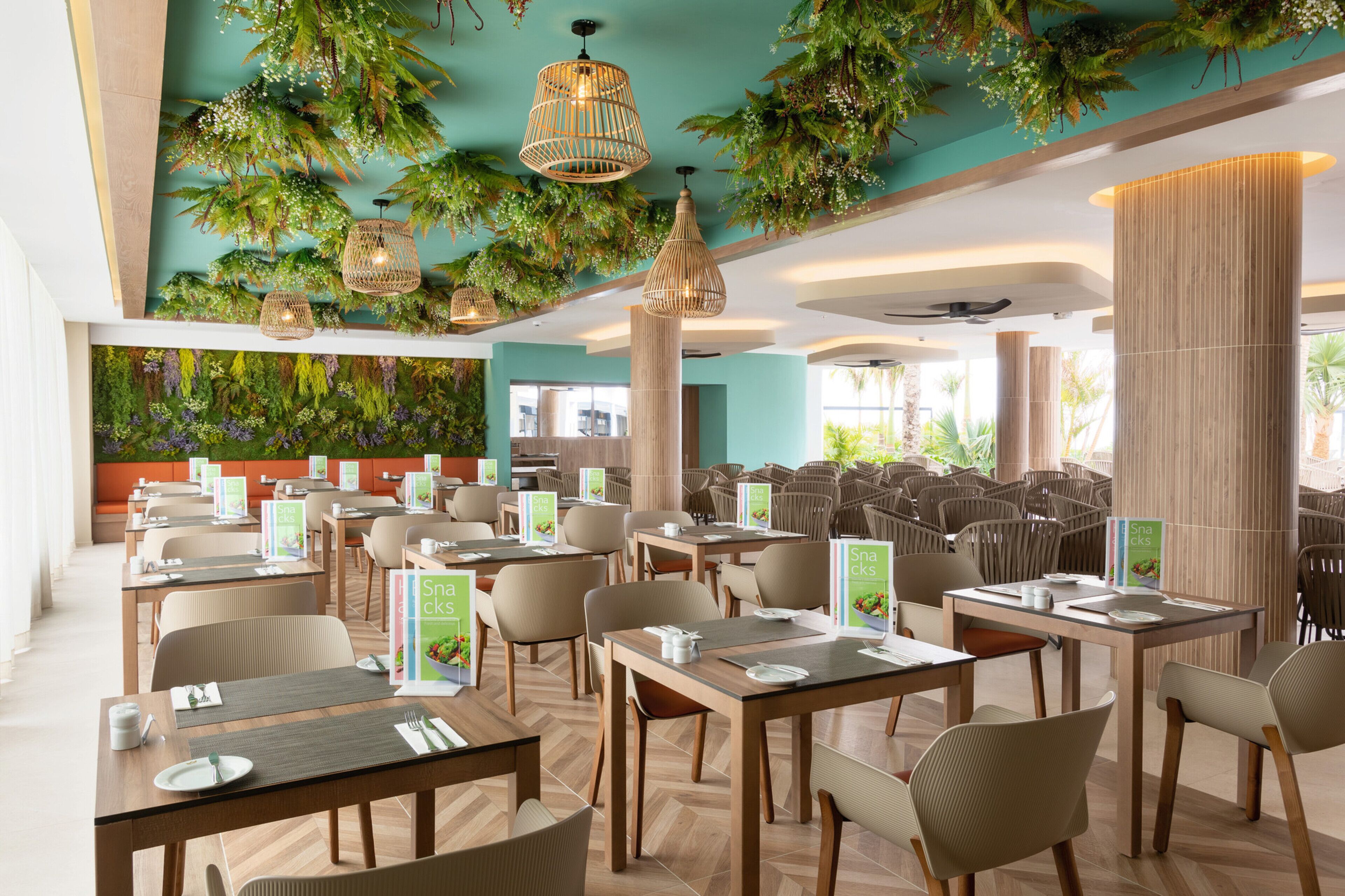 2 restaurants, breakfast, dinner served; fusion cuisine