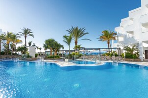 Outdoor pool, pool umbrellas, sun loungers