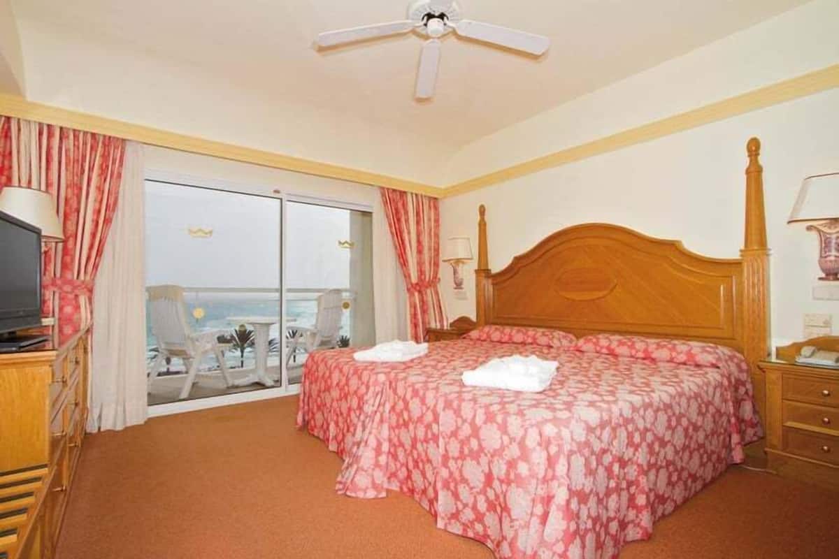 WiFi (free), bed sheets