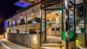 Bar (en la propiedad)