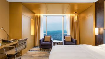 Down duvets, in-room safe, desk, laptop workspace