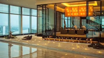 3 restaurants, breakfast, lunch, dinner served; Chinese cuisine