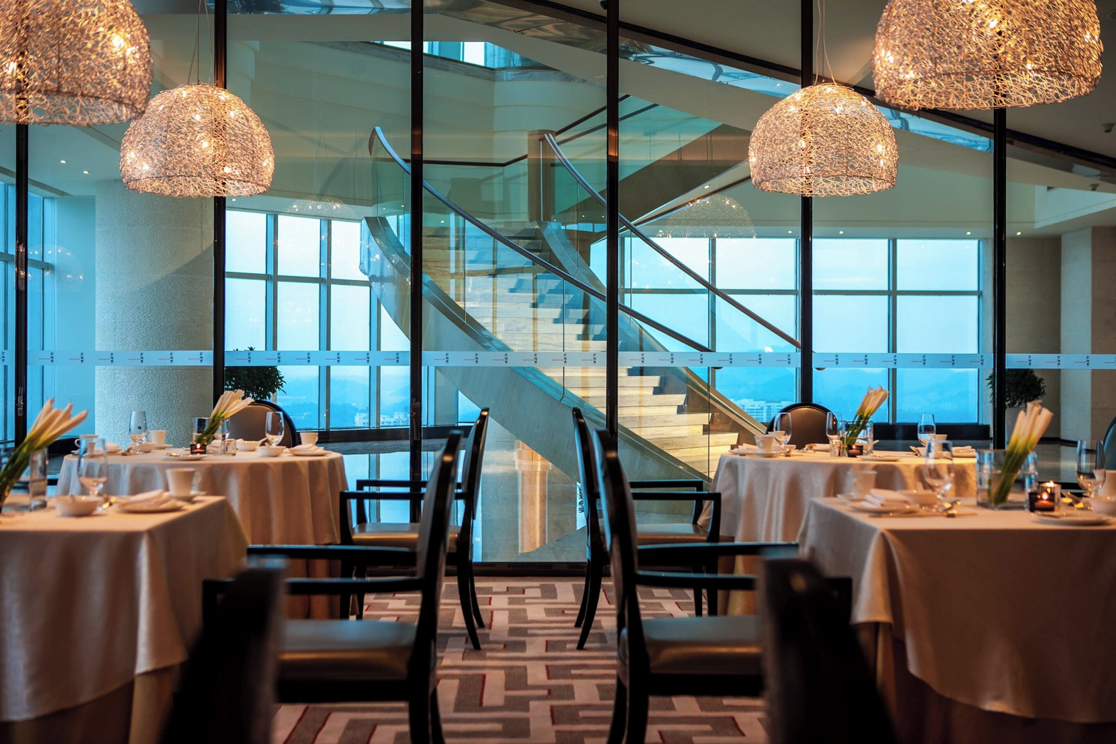 3 restaurants, breakfast, lunch, dinner served; chinese cuisine