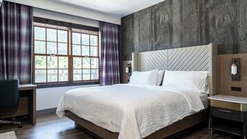 Standard Room | In-room safe, desk, blackout drapes, iron/ironing board