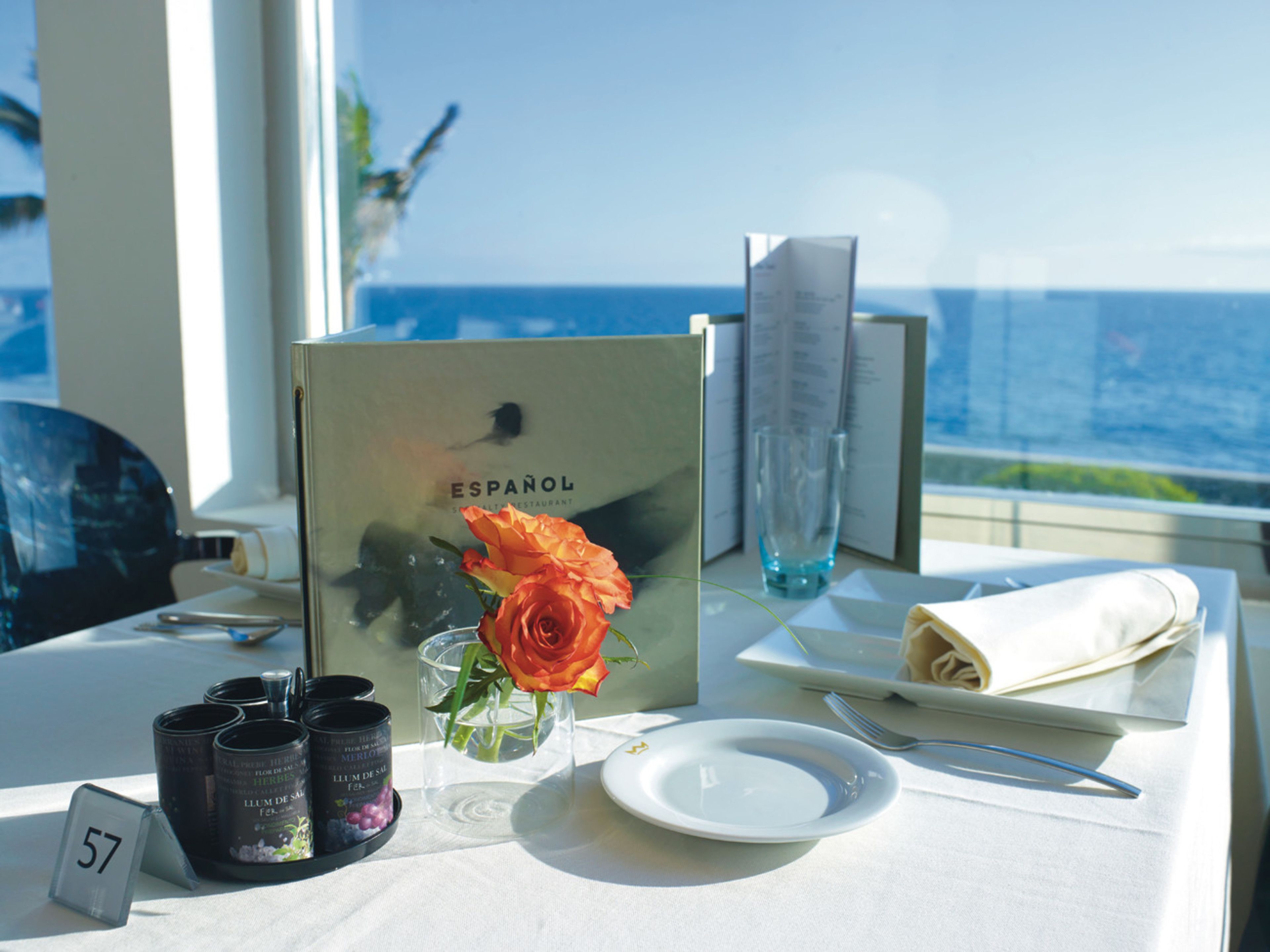 3 restaurants, breakfast, lunch, dinner served; fusion cuisine