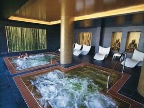 Hot tub, steam room