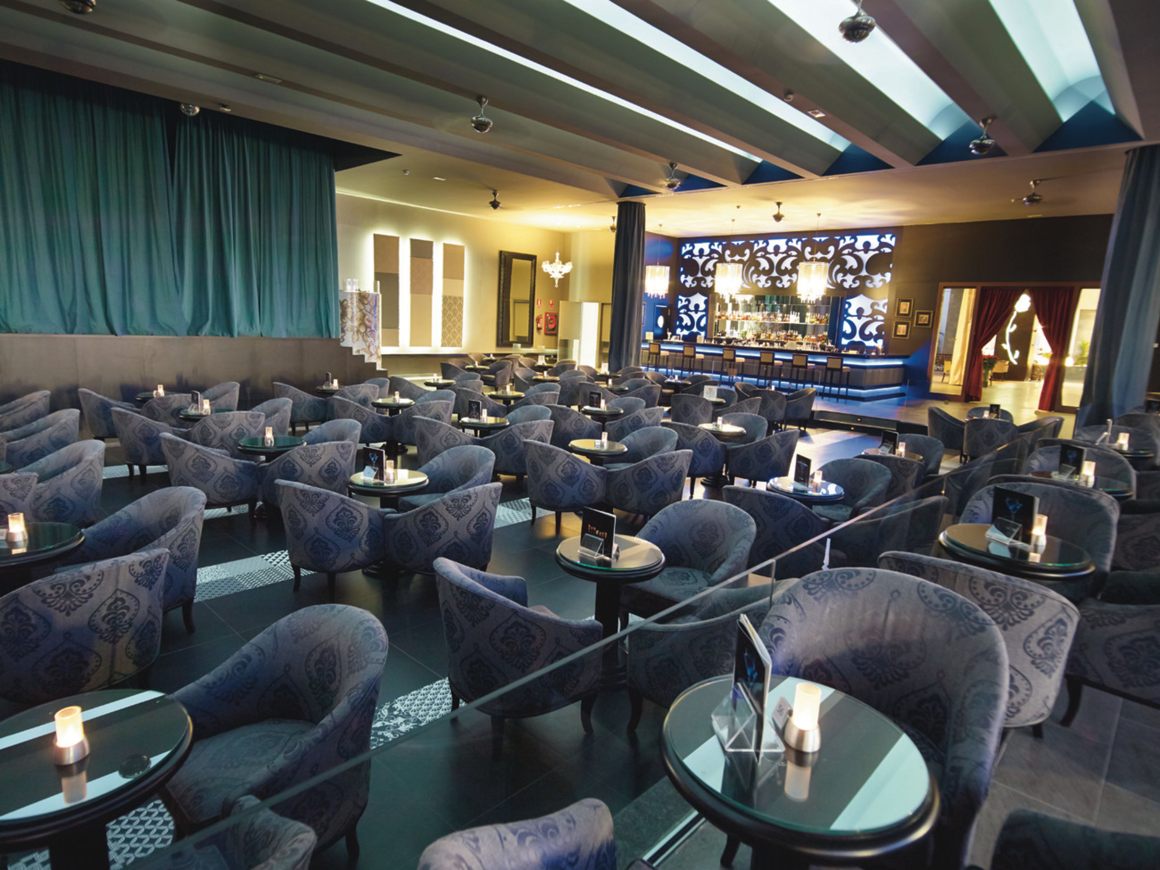 al fresco dining, open daily