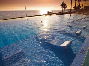 5 outdoor pools, pool umbrellas, pool loungers