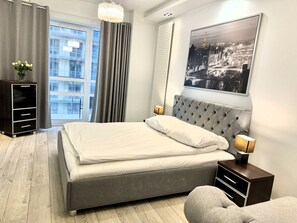 Leilighet – superior, 2 soverom (50m2) | Sengetøy av topp kvalitet, safe på rommet og lydisolert