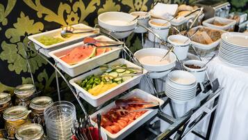 Daily buffet breakfast (CZK 199 per person)
