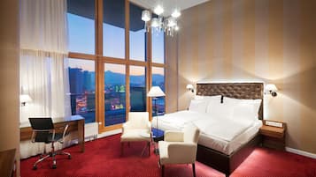 Royal Club Double De Luxe outdoor Jacuzz | Premium bedding, minibar, in-room safe, individually decorated