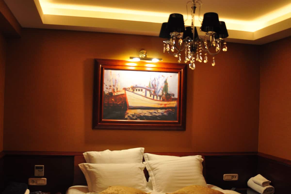 1 bedroom, premium bedding, down duvets, memory-foam beds