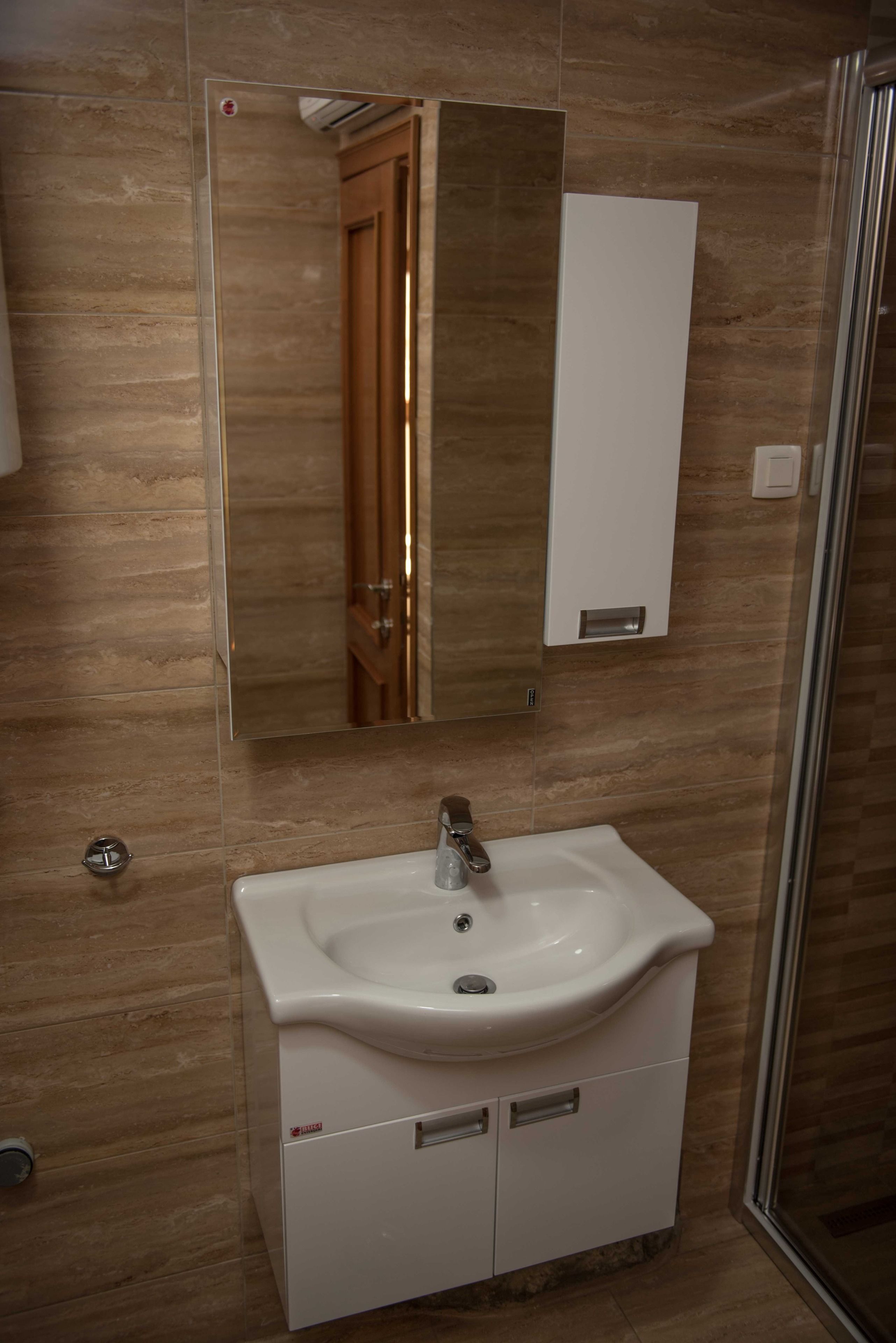 traditional apartment, 1 bedroom, mountain view, ground floor | bathroom | hair dryer, bathrobes, towels