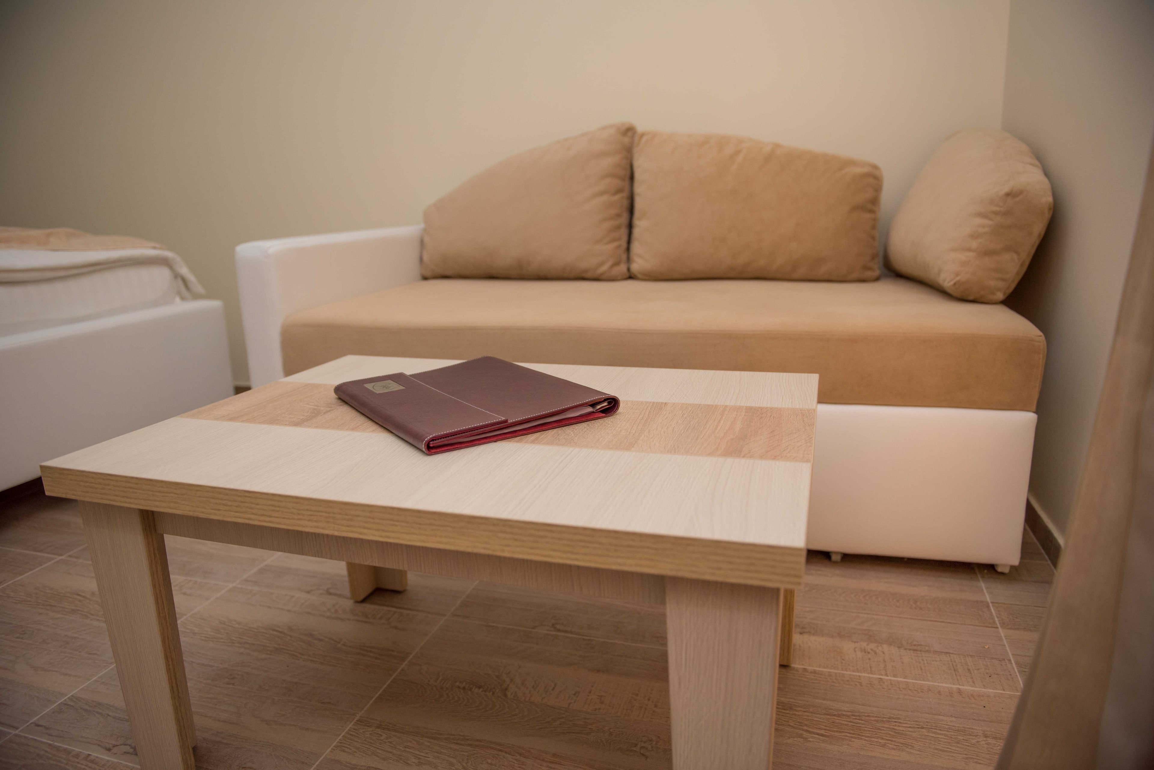 traditional apartment, 1 bedroom, mountain view, ground floor | living area | 32-inch tv with satellite channels