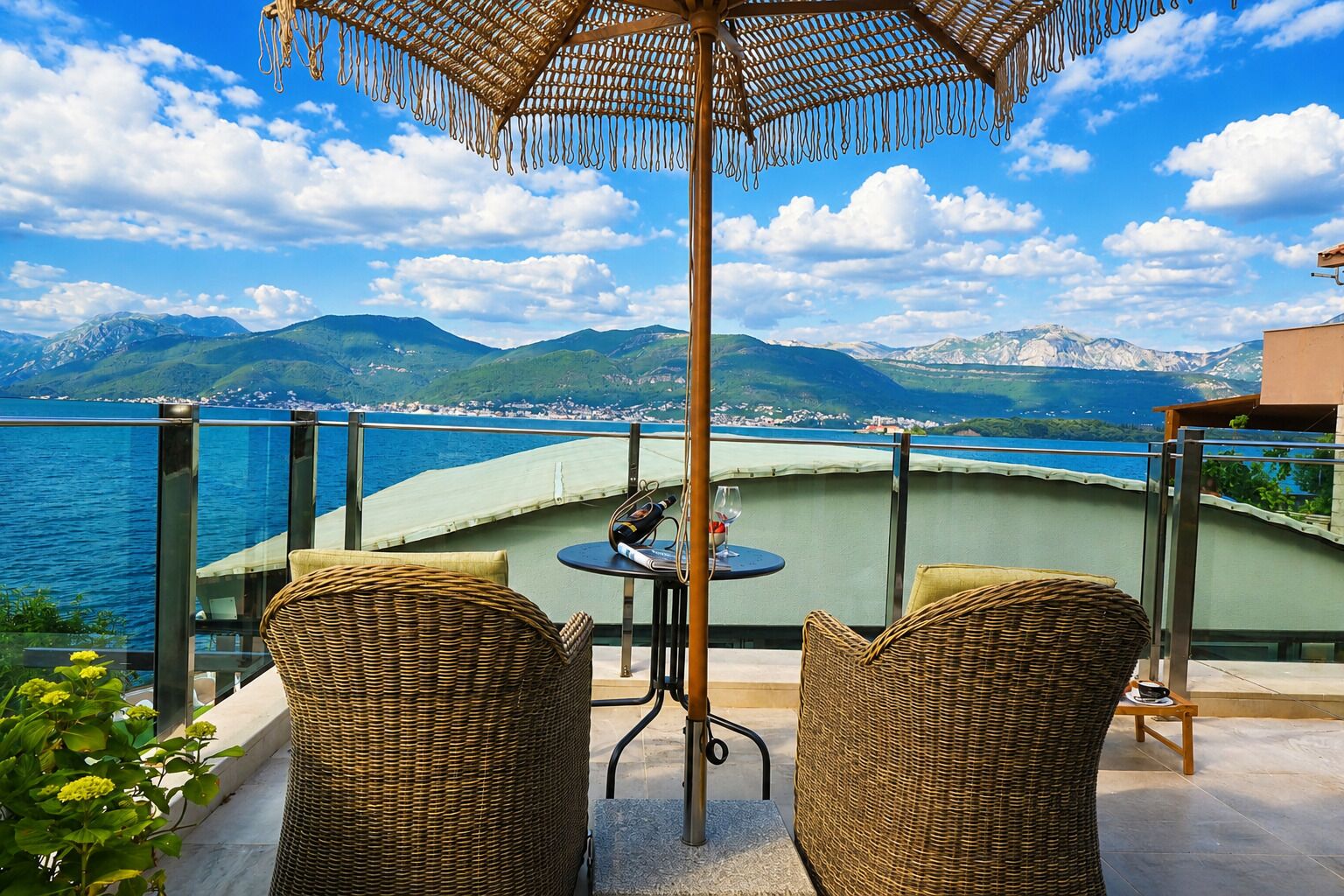 Executive Deluxe Apartment Sea View | Terrace/patio
