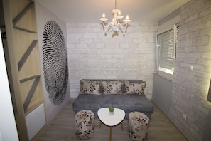 Design Studio Suite, 1 Bedroom, Kitchen, Courtyard View | Living area | Flat-screen TV - Hotel Villa Nadin (Mostar)