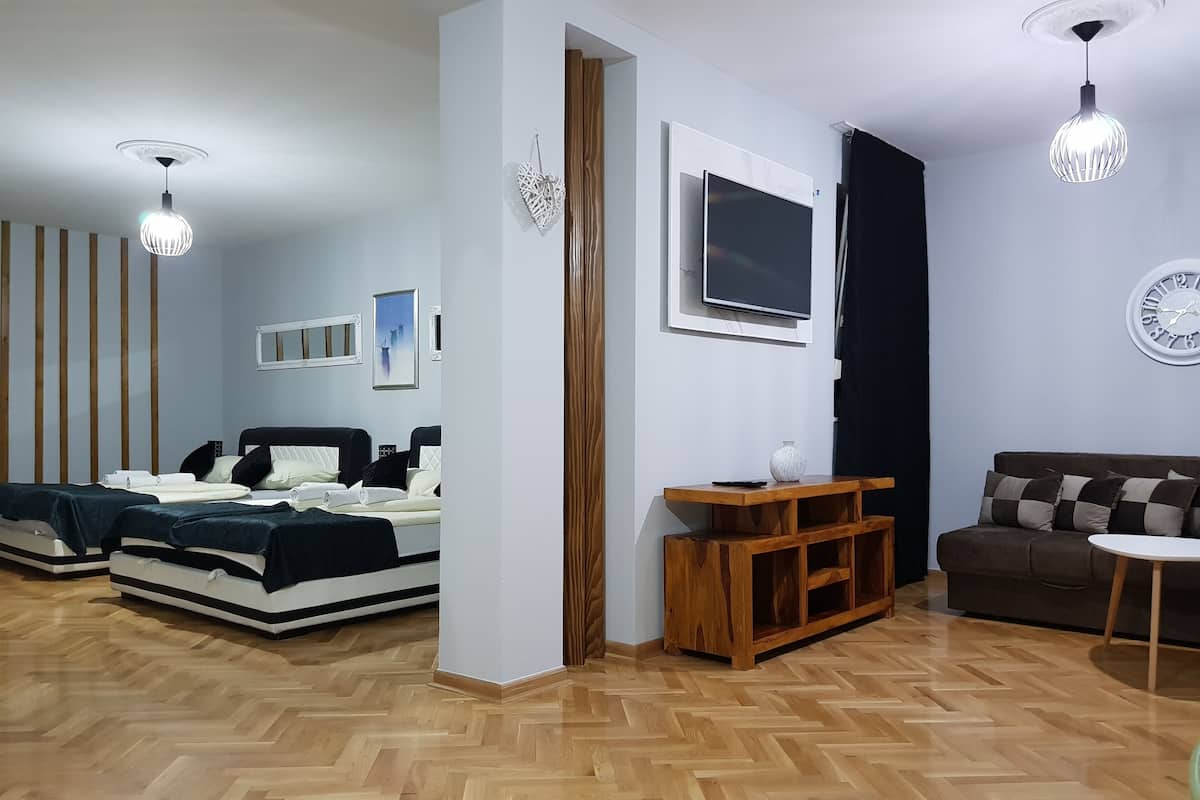 Estudio Grand, 2 habitaciones, vista a la alberca | Ropa de cama hipoalergénica, edredón y camas Select Comfort