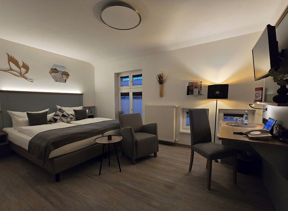 Comfort dubbelrum | Värdeförvaringsskåp på rummet, individuell inredning och unika möbler