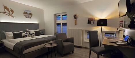 Comfort dubbelrum | Värdeförvaringsskåp på rummet, individuell inredning och unika möbler