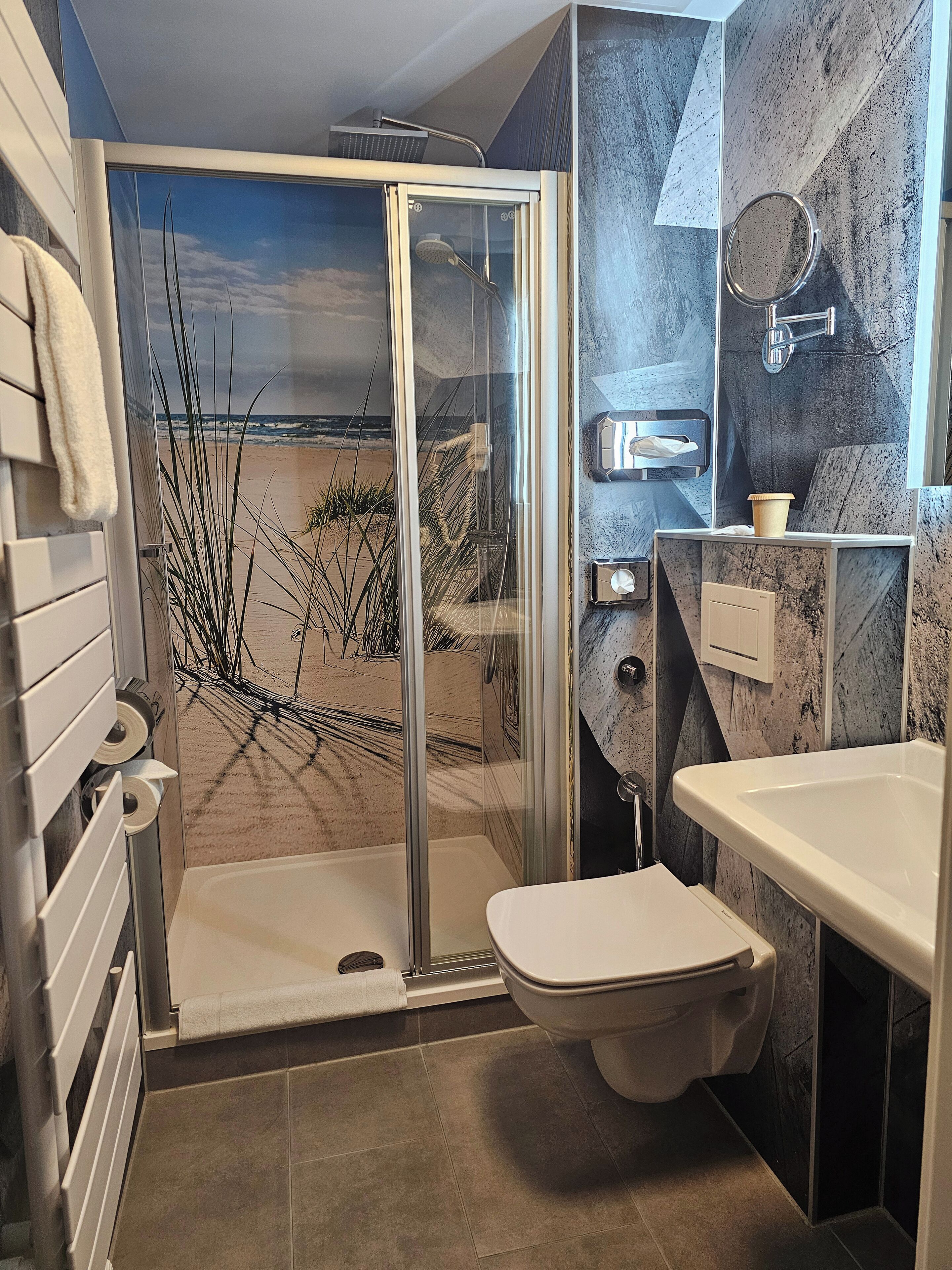 basic single room | bathroom | shower, free toiletries, hair dryer, towels