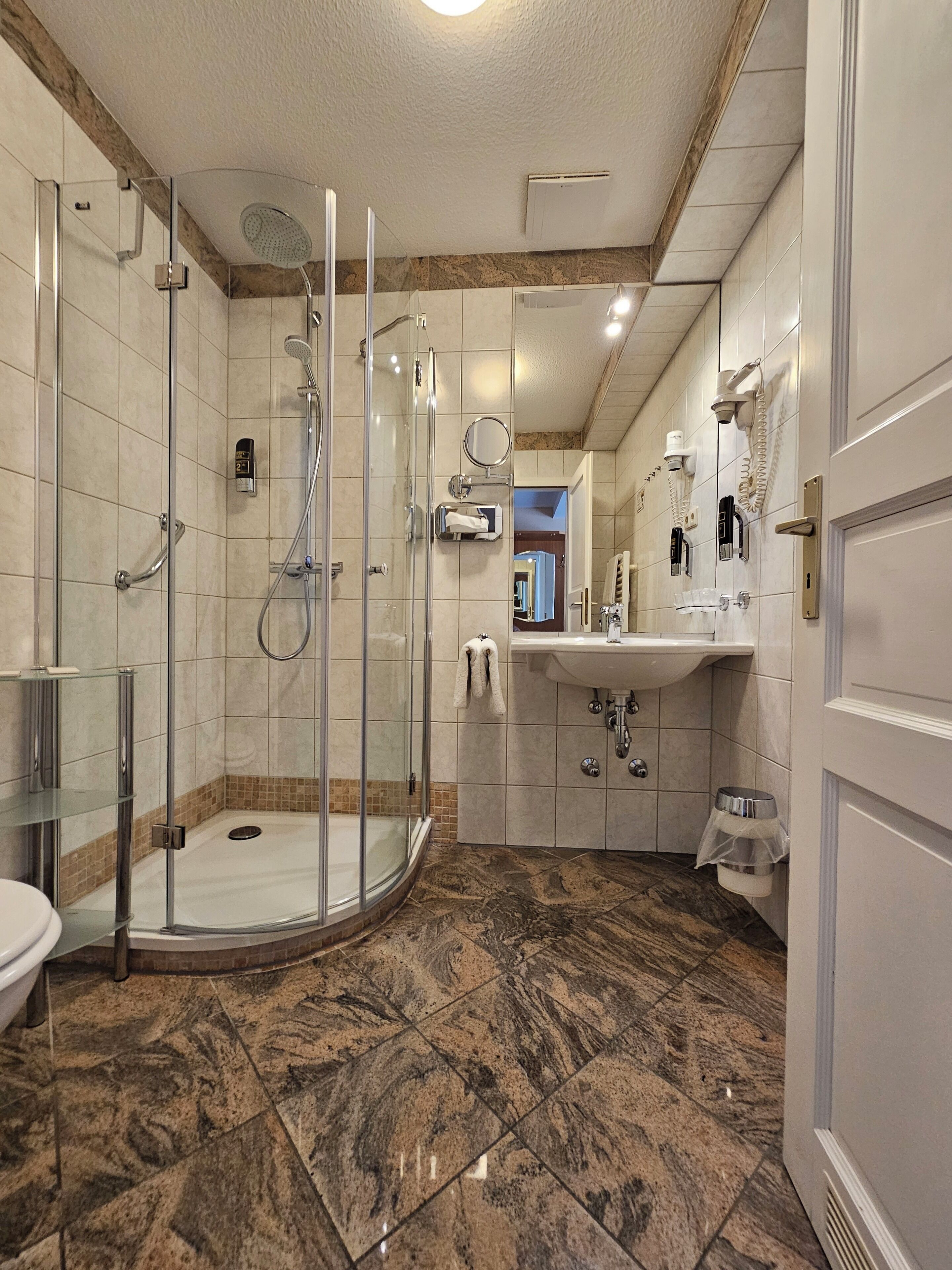 comfort double room | bathroom | shower, free toiletries, hair dryer, towels