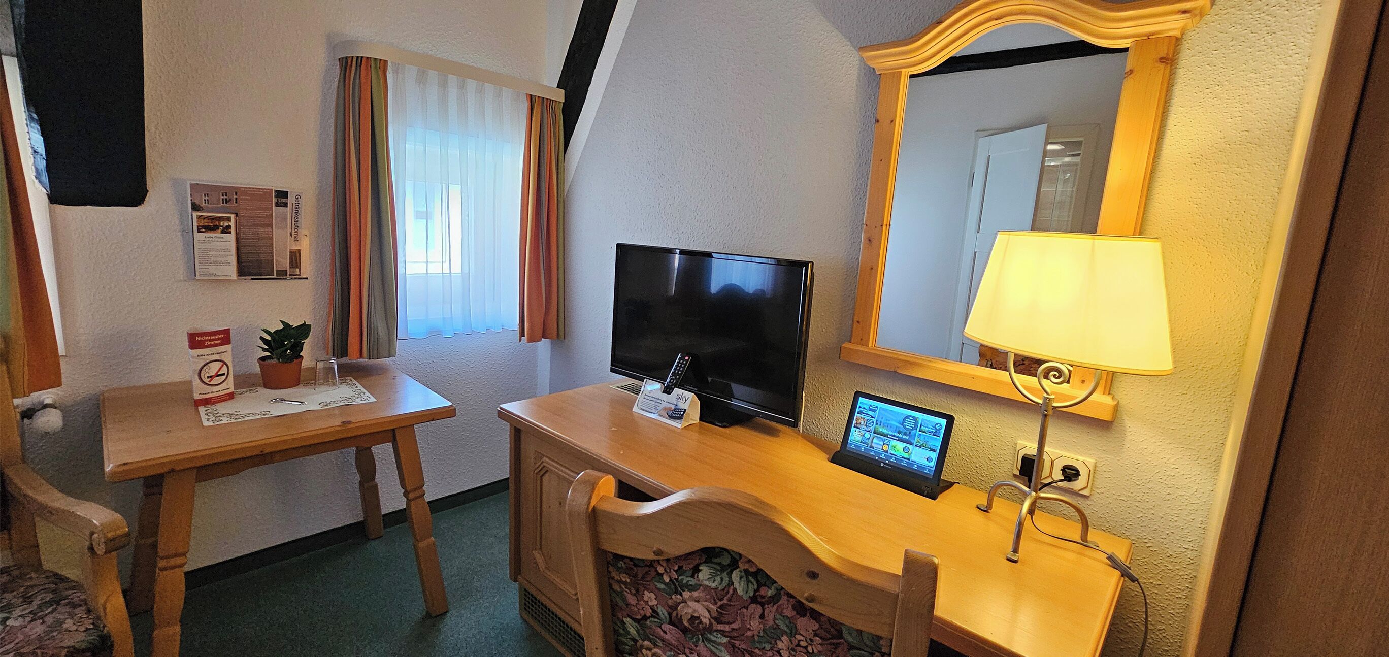 basic single room | in-room safe, individually decorated, individually furnished, desk