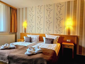 Dubbelrum (Lifestyle) | Värdeförvaringsskåp på rummet, individuell inredning och unika möbler