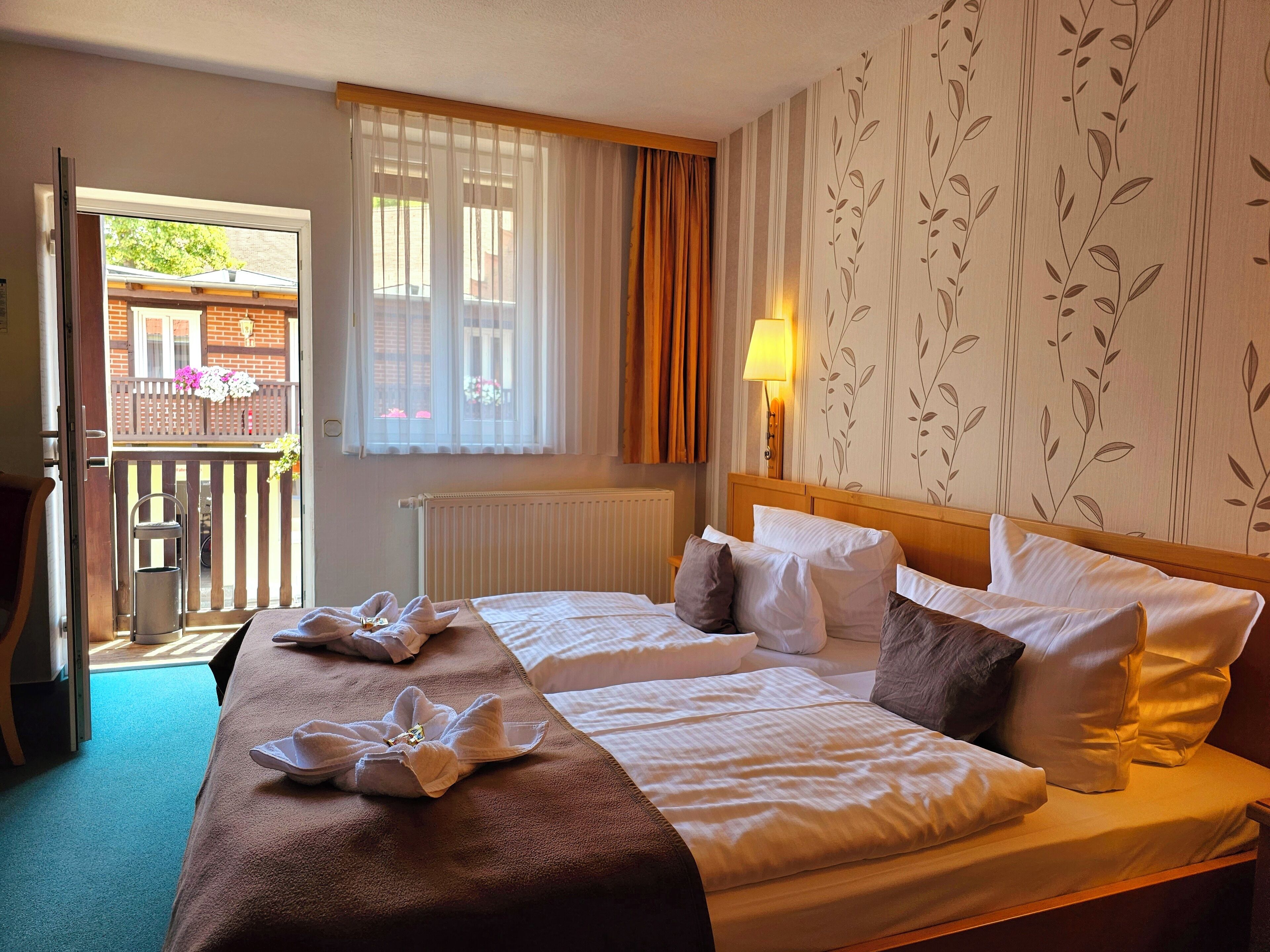 double room (lifestyle) | in-room safe, individually decorated, individually furnished, desk