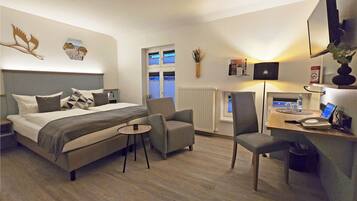 Comfort Double Room | In-room safe, individually decorated, individually furnished, desk