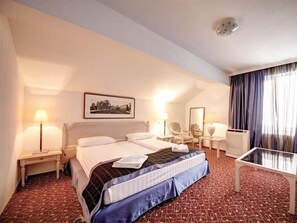 In-room safe, desk - Visconti Residence (Bucharest)