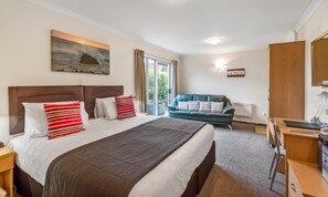 In-room safe, desk, soundproofing, iron/ironing board - Colombo in the City (Christchurch)