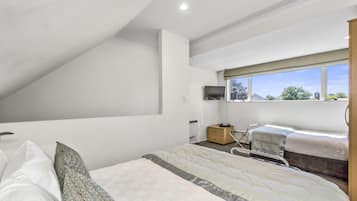 Departamento, 1 habitación | Caja de seguridad en la habitación, escritorio y insonorización