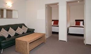 Two Bedroom Apartment | In-room safe, desk, soundproofing, iron/ironing board - Colombo in the City (Christchurch)