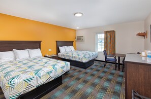 Standard Double Room, 2 Double Beds, Non Smoking | Iron/ironing board, free WiFi - Cardinal Motel (Bowling Green)