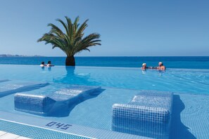 3 outdoor pools, pool umbrellas, pool loungers - Hotel Riu Palace Tenerife (Adeje)
