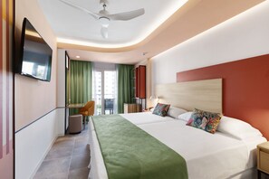 Minibar, desk, free WiFi, bed sheets - Hotel Riu Concordia (Palma de Mallorca)