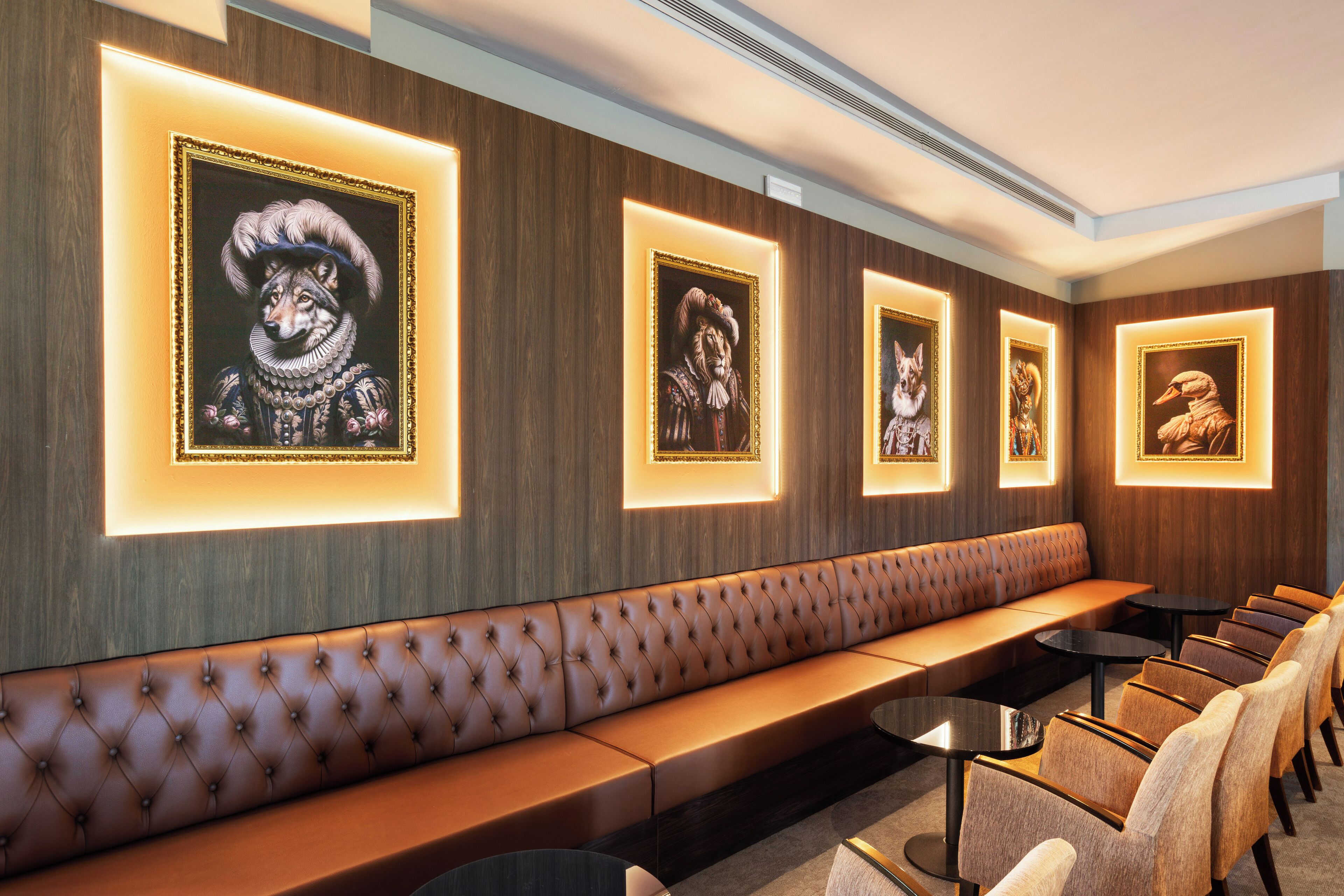 3 bars/lounges, lobby lounge