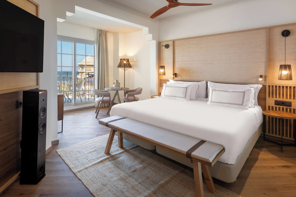 the level, premium room, sea view | minibar, in-room safe, blackout curtains, soundproofing