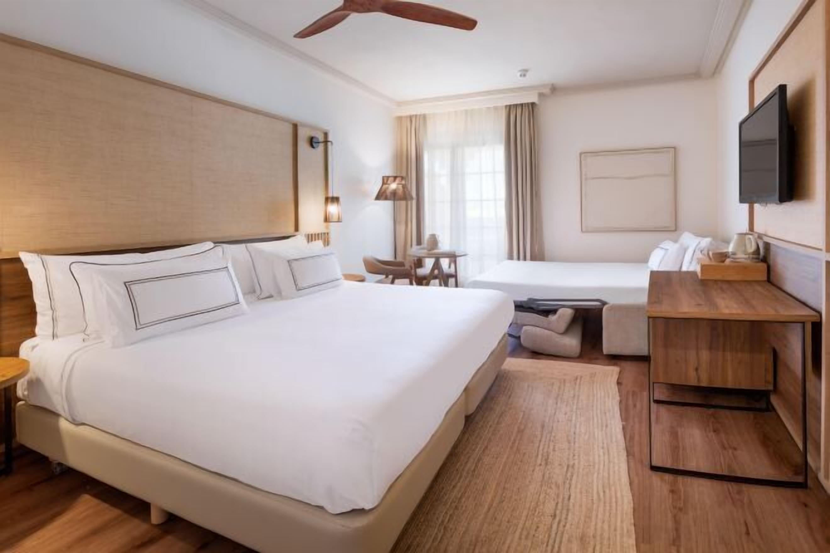 Minibar, coffres-forts dans les chambres, rideaux occultants