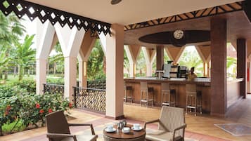 4 restaurants servant le petit déjeuner, spécialités Cuisine asiatique