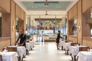 Food court - Hotel Riu Cabo Verde - Adults Only - All Inclusive (Sal)
