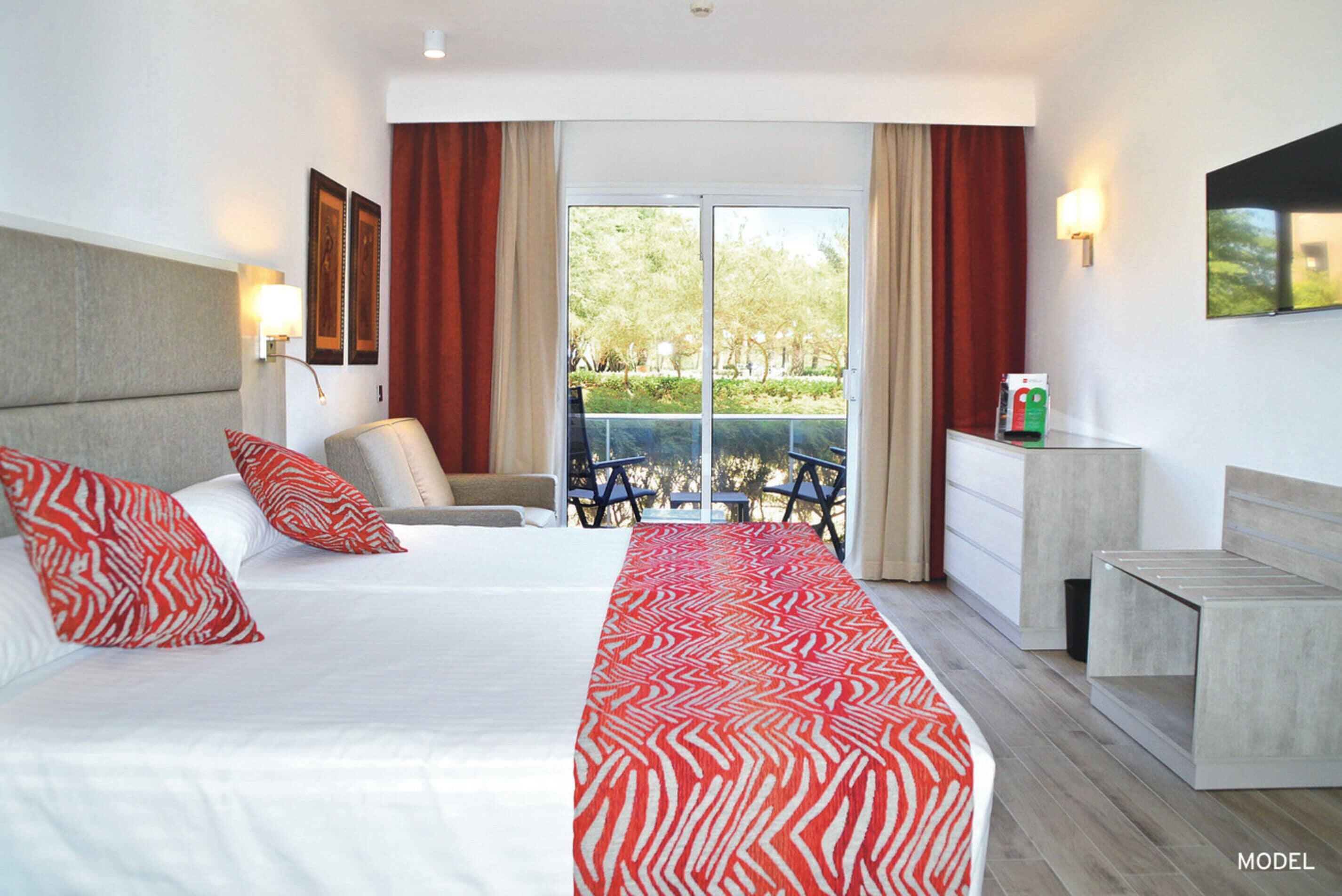 Free minibar items, in-room safe, free WiFi, bed sheets