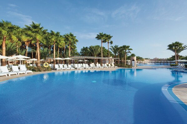 2 outdoor pools, pool umbrellas, sun loungers - Hotel Riu Cabo Verde - Adults Only - All Inclusive (Sal)