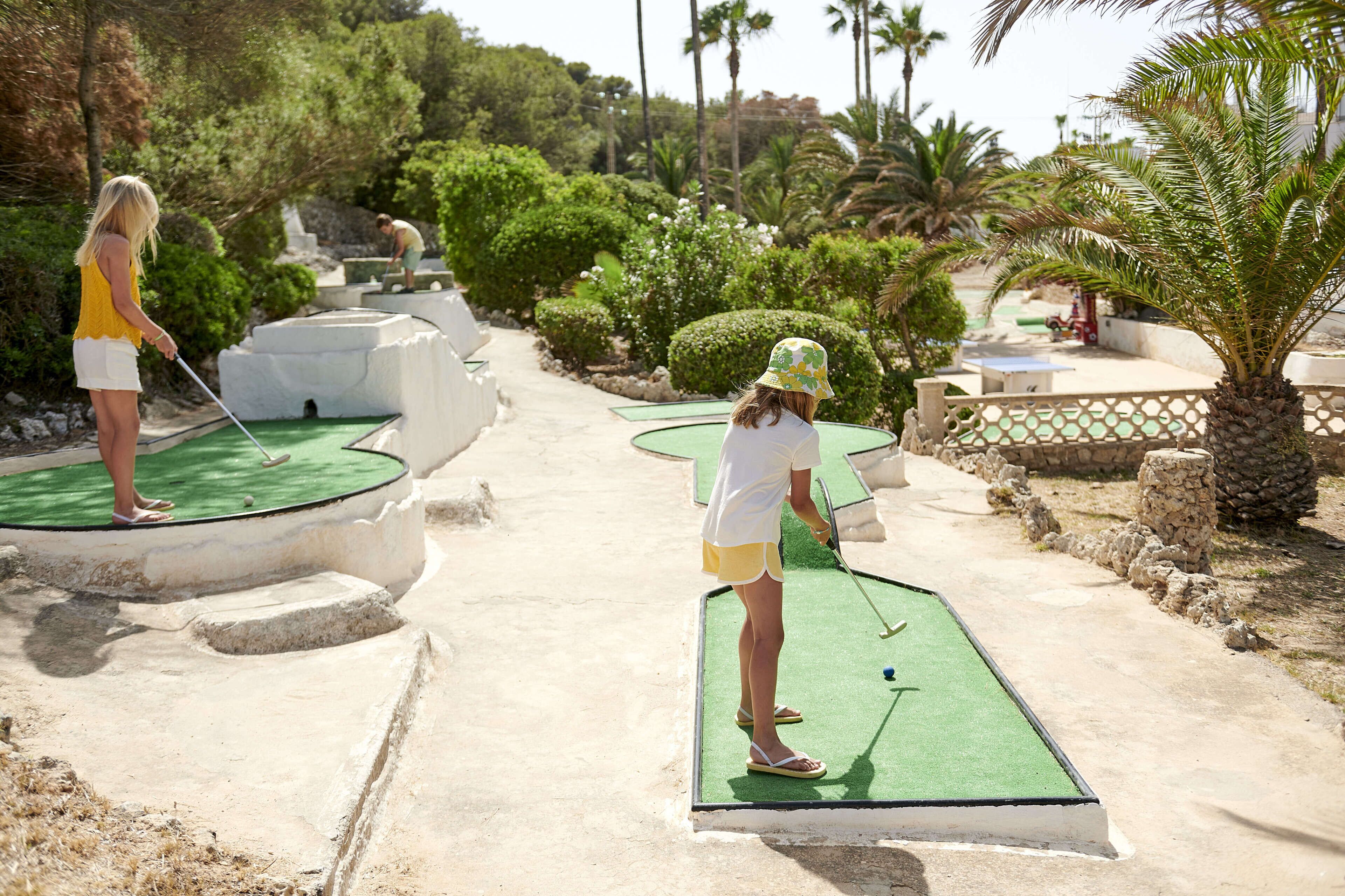 mini-golf